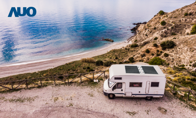 「可撓輕量化太陽光電板SunCurva」使用輕量特殊耐候型複合板取代傳統太陽能板的玻璃前板，不僅降低70%重量，每米平方僅3Kg；具有抗衝擊性能及通過電磁相容性測試，可應用於交通運輸工具，如露營車、遊艇等