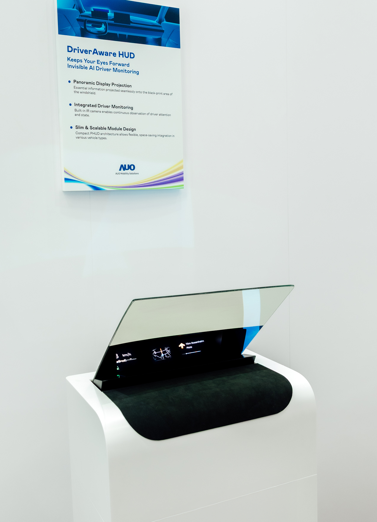 DriverAware HUD结合抬头显示器与隐藏式红外线摄影机，将车速、导航及警示讯息投影于挡风玻璃上，完美对齐驾驶目不离路的视线，同时，透过AI 监控驾驶注意力以提升安全性。